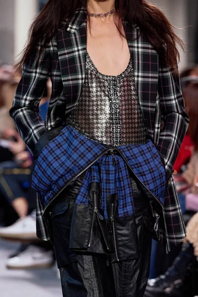 Look 50